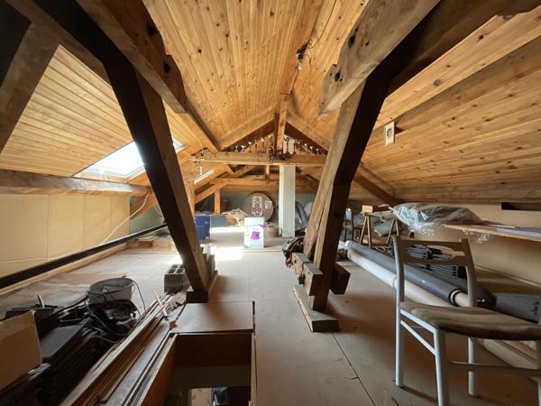 Bourgoin-Jallieu (38300) À vendre maison à rafraîchir , Bourgoin-Jallieu (secteur l'Oiselet) sur 773 m² de terrain en zone UC