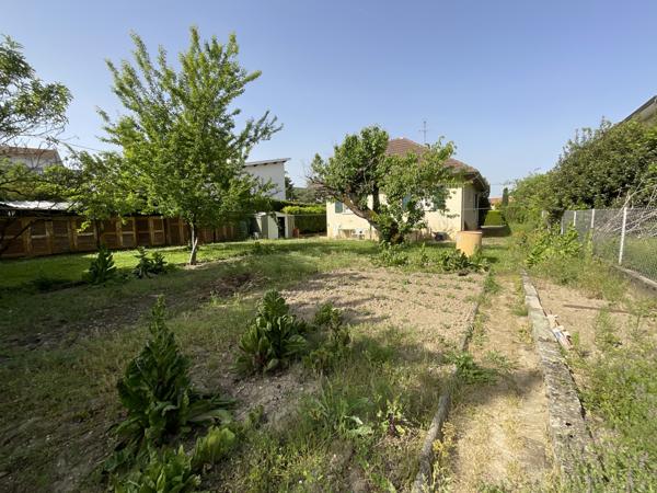 Bourgoin-Jallieu (38300) À vendre maison à rafraîchir , Bourgoin-Jallieu (secteur l'Oiselet) sur 773 m² de terrain en zone UC