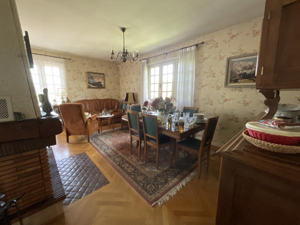 Bourgoin-Jallieu (38300) À vendre maison à rafraîchir , Bourgoin-Jallieu (secteur l'Oiselet) sur 773 m² de terrain en zone UC