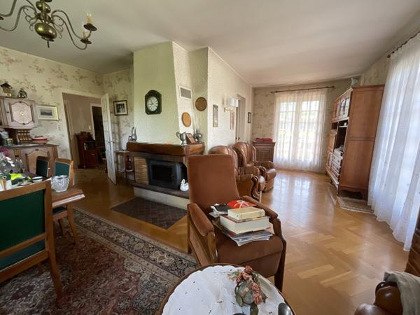 Bourgoin-Jallieu (38300) À vendre maison à rafraîchir , Bourgoin-Jallieu (secteur l'Oiselet) sur 773 m² de terrain en zone UC