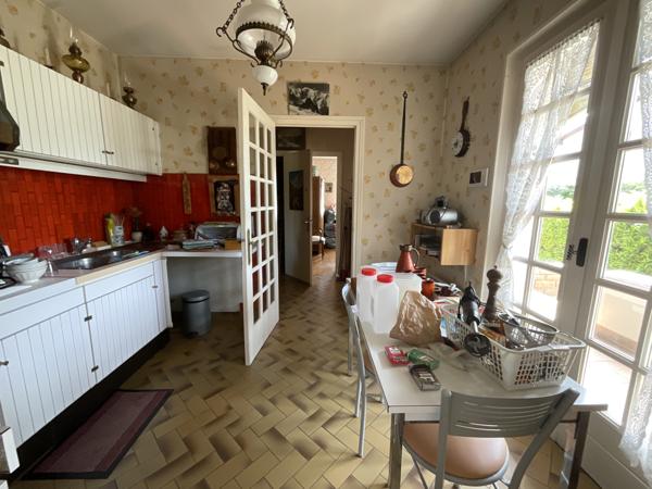 Bourgoin-Jallieu (38300) À vendre maison à rafraîchir , Bourgoin-Jallieu (secteur l'Oiselet) sur 773 m² de terrain en zone UC