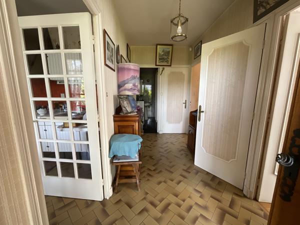 Bourgoin-Jallieu (38300) À vendre maison à rafraîchir , Bourgoin-Jallieu (secteur l'Oiselet) sur 773 m² de terrain en zone UC