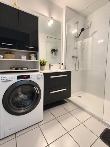 À VENDRE – Beau T3 avec balcon, piscine et 2 parkings