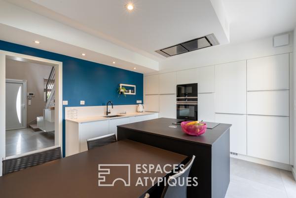 Vaste maison familiale réinterprétée avec piscine au Sud de Rennes