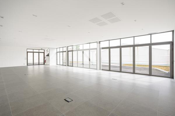 Plateau bureaux 150 m² modulable RE2020 — Lagord, 3 min La Rochelle
