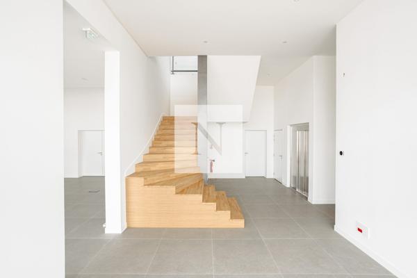 Plateau bureaux 150 m² modulable RE2020 — Lagord, 3 min La Rochelle