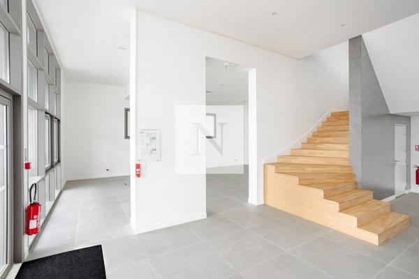 Plateau bureaux 150 m² modulable RE2020 — Lagord, 3 min La Rochelle