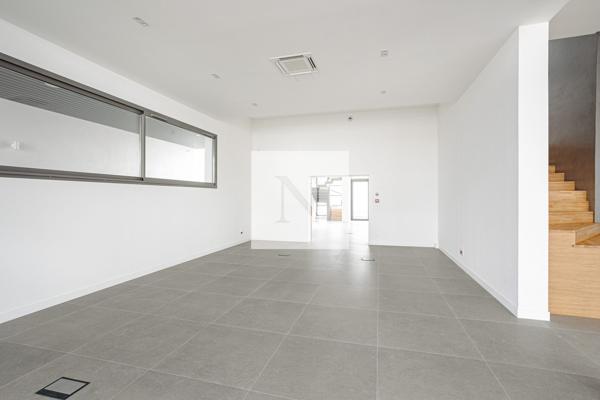 Plateau bureaux 150 m² modulable RE2020 — Lagord, 3 min La Rochelle