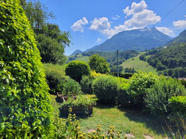 FAVERGES. MAISON INDIVIDUELLE AVEC TERRAIN DE 1869M²