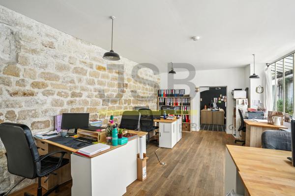 75002 - TRES RARE - SENTIER MONTORGUEIL - BUREAUX / BATIMENT INDEPENDANT SUR COUR