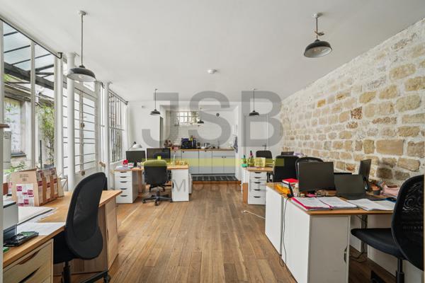 75002 - TRES RARE - SENTIER MONTORGUEIL - BUREAUX / BATIMENT INDEPENDANT SUR COUR