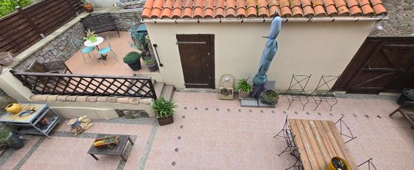 DEMEURE DE CHARME  ,  7 PIECES  SH 190 m2  GARAGE