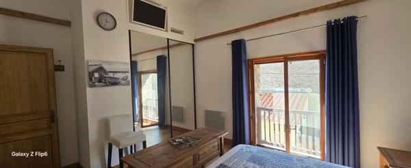 DEMEURE DE CHARME  ,  7 PIECES  SH 190 m2  GARAGE