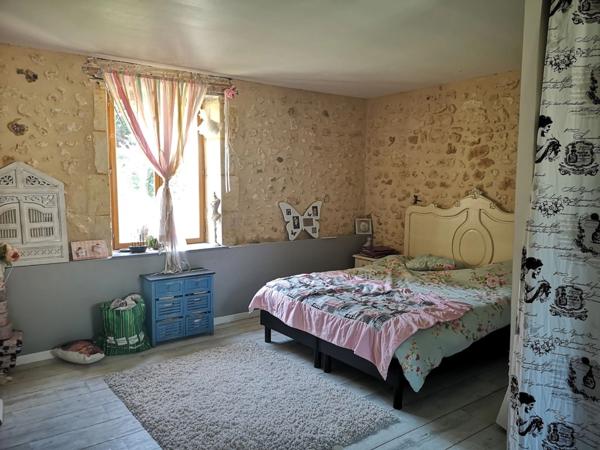 Bel ensemble immobilier avec 1 gite ou maison d'amis, piscine, au calme et sans vis à vis