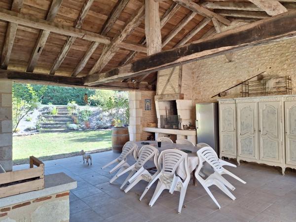 Bel ensemble immobilier avec 1 gite ou maison d'amis, piscine, au calme et sans vis à vis