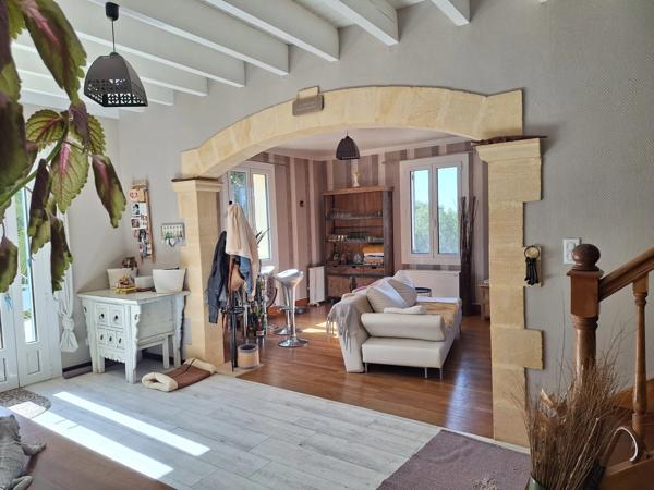 Bel ensemble immobilier avec 1 gite ou maison d'amis, piscine, au calme et sans vis à vis