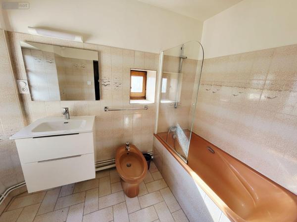 Maison de ville à vendre à Ussel en Corrèze (19200), ref : UM 964