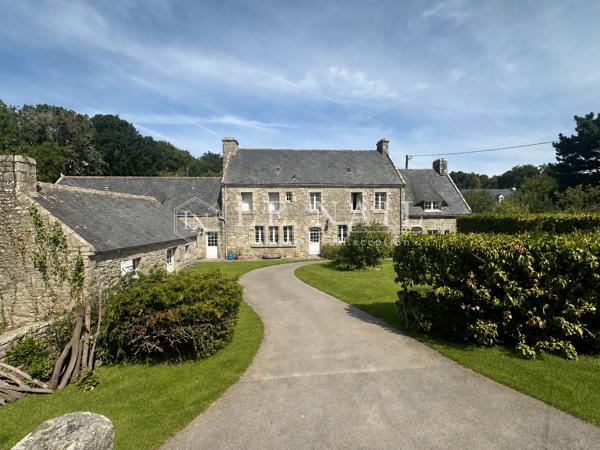 Propriété de caractère avec dépendances à vendre au bord de la Ria d’Etel (Morbihan)
