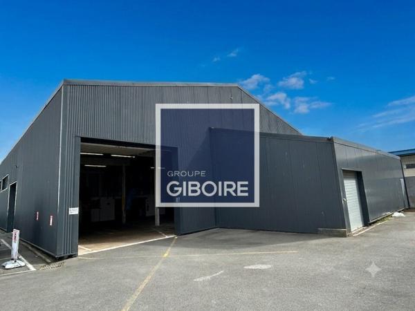 Local d'activites 1215 m² à louer VEZIN LE COQUET (réf : 35.7234)