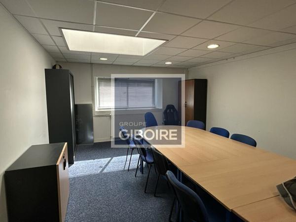 Local d'activites 1215 m² à louer VEZIN LE COQUET (réf : 35.7234)