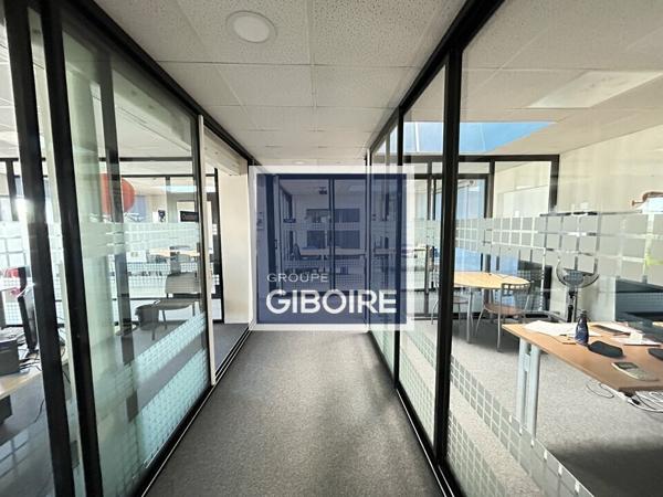 Local d'activites 1215 m² à louer VEZIN LE COQUET (réf : 35.7234)