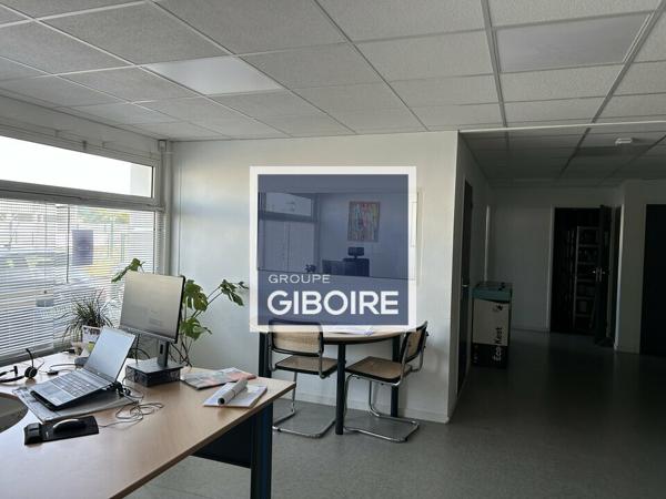 Local d'activites 1215 m² à louer VEZIN LE COQUET (réf : 35.7234)