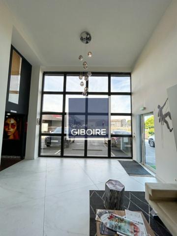 Local d'activites 1215 m² à louer VEZIN LE COQUET (réf : 35.7234)