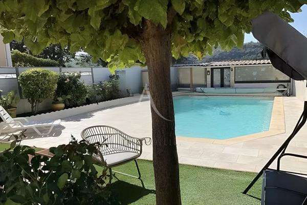 VILLA TYPE 5 TERRASSE PISCINE JARDIN PARKING