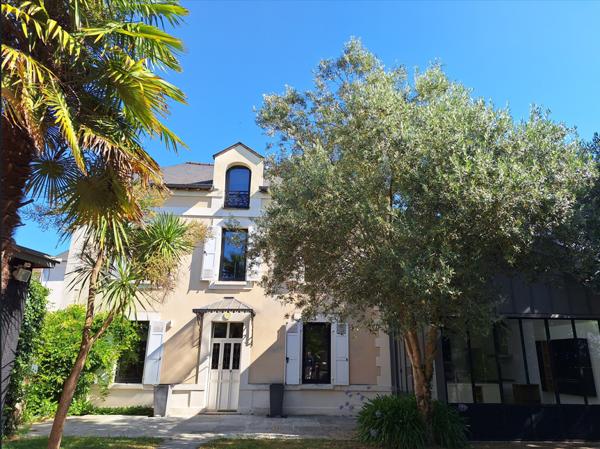 Maison à louer - 204 m² (réf : 508370)