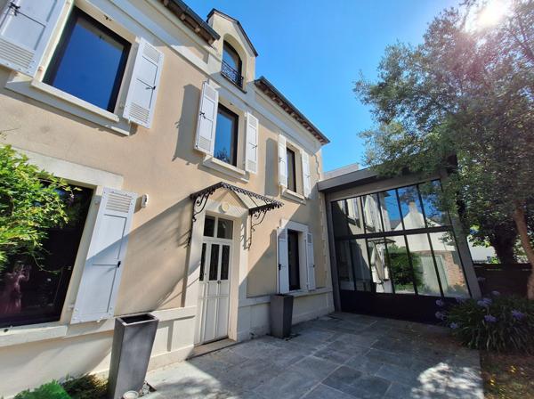 Maison à louer - 204 m² (réf : 508370)
