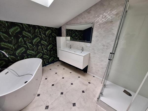 Maison à louer - 204 m² (réf : 508370)