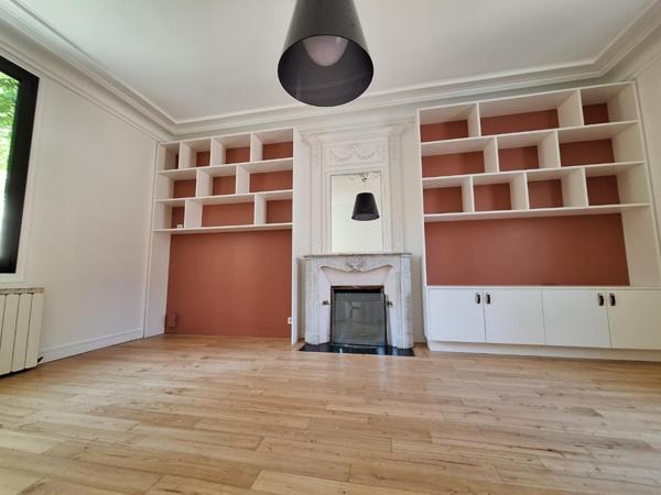 Maison à louer - 204 m² (réf : 508370)
