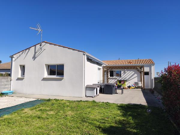 Maison de Plain Pied Salles Sur Mer 3 chambres et bureau