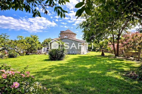 Somptueuse villa atypique avec sa tourelle proche mer