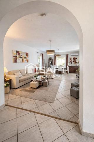 Somptueuse villa atypique avec sa tourelle proche mer