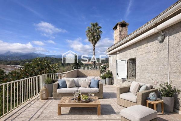 Somptueuse villa atypique avec sa tourelle proche mer