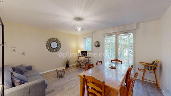 Proximité de Honfleur - Maison de 59 m2 en coropriété - 2 chambres - Carport / Terrasse - Jardinet - Parking - Piscine et aires de jeux