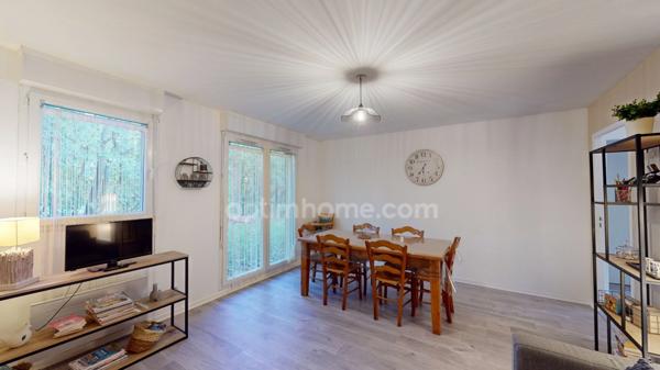 Proximité de Honfleur - Maison de 59 m2 en coropriété - 2 chambres - Carport / Terrasse - Jardinet - Parking - Piscine et aires de jeux