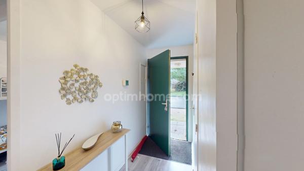 Proximité de Honfleur - Maison de 59 m2 en coropriété - 2 chambres - Carport / Terrasse - Jardinet - Parking - Piscine et aires de jeux