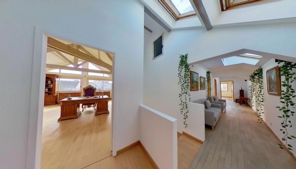 Dijon-Sud, Clos du Roy. Maison T8 de 255 m2 possibilité, 7 chambres, sur un terrain de 790 m2 et 150m2 s-sol