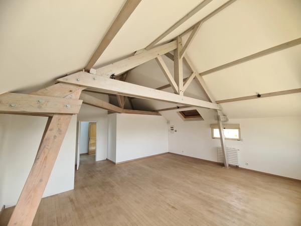 Dijon-Sud, Clos du Roy. Maison T8 de 255 m2 possibilité, 7 chambres, sur un terrain de 790 m2 et 150m2 s-sol