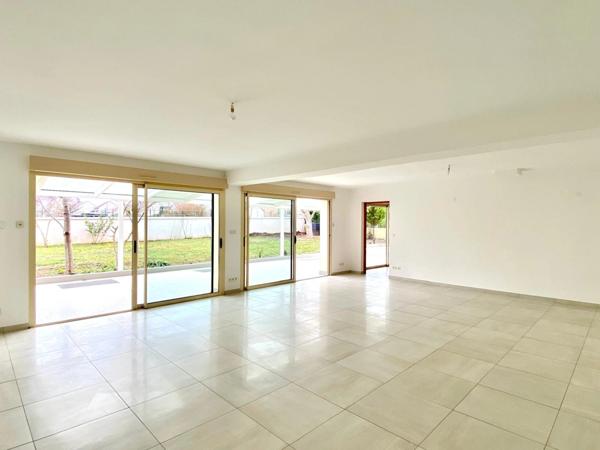 Dijon-Sud, Clos du Roy. Maison T8 de 255 m2 possibilité, 7 chambres, sur un terrain de 790 m2 et 150m2 s-sol