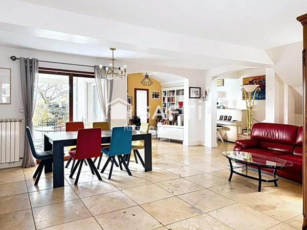 Maison d’architecte 238m2 avec 7 pièces et piscine