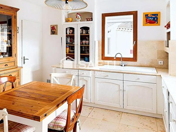 Maison d’architecte 238m2 avec 7 pièces et piscine