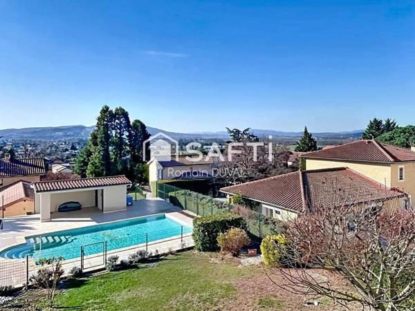 Maison d’architecte 238m2 avec 7 pièces et piscine