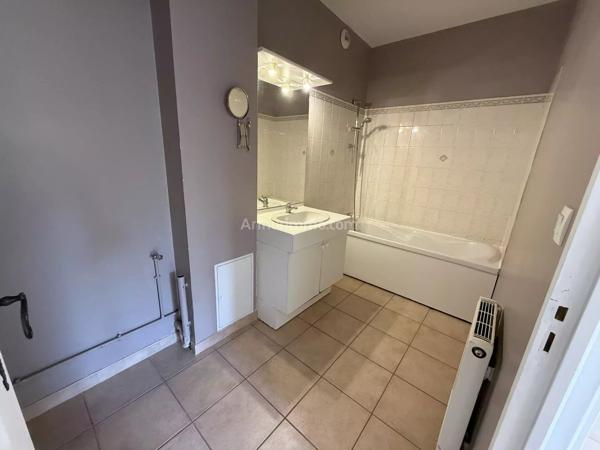Vente                                                      Appartement
                        
                     4 pièces                      81 m2                     à Clermont-l'Hérault