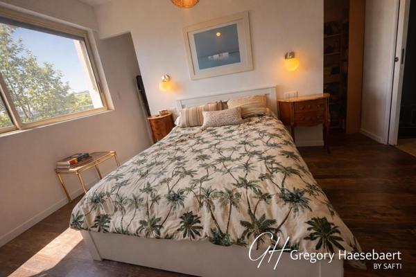 ANTIBES – APPART ATYPIQUE STYLE LOFT – VUE PORT & VIEILLE VILLE – SUD/EST 110 m² Carrez