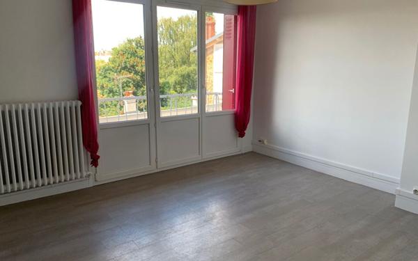 Appartement à louer    2 pièces •  Massy