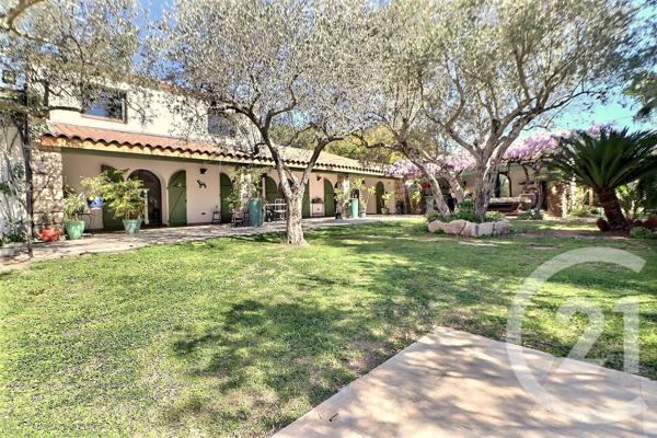 Maison à vendre  6 pièces - 262 m2 ROQUEBRUNE SUR ARGENS - 83