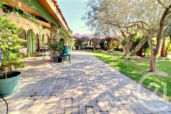 Maison à vendre  6 pièces - 262 m2 ROQUEBRUNE SUR ARGENS - 83